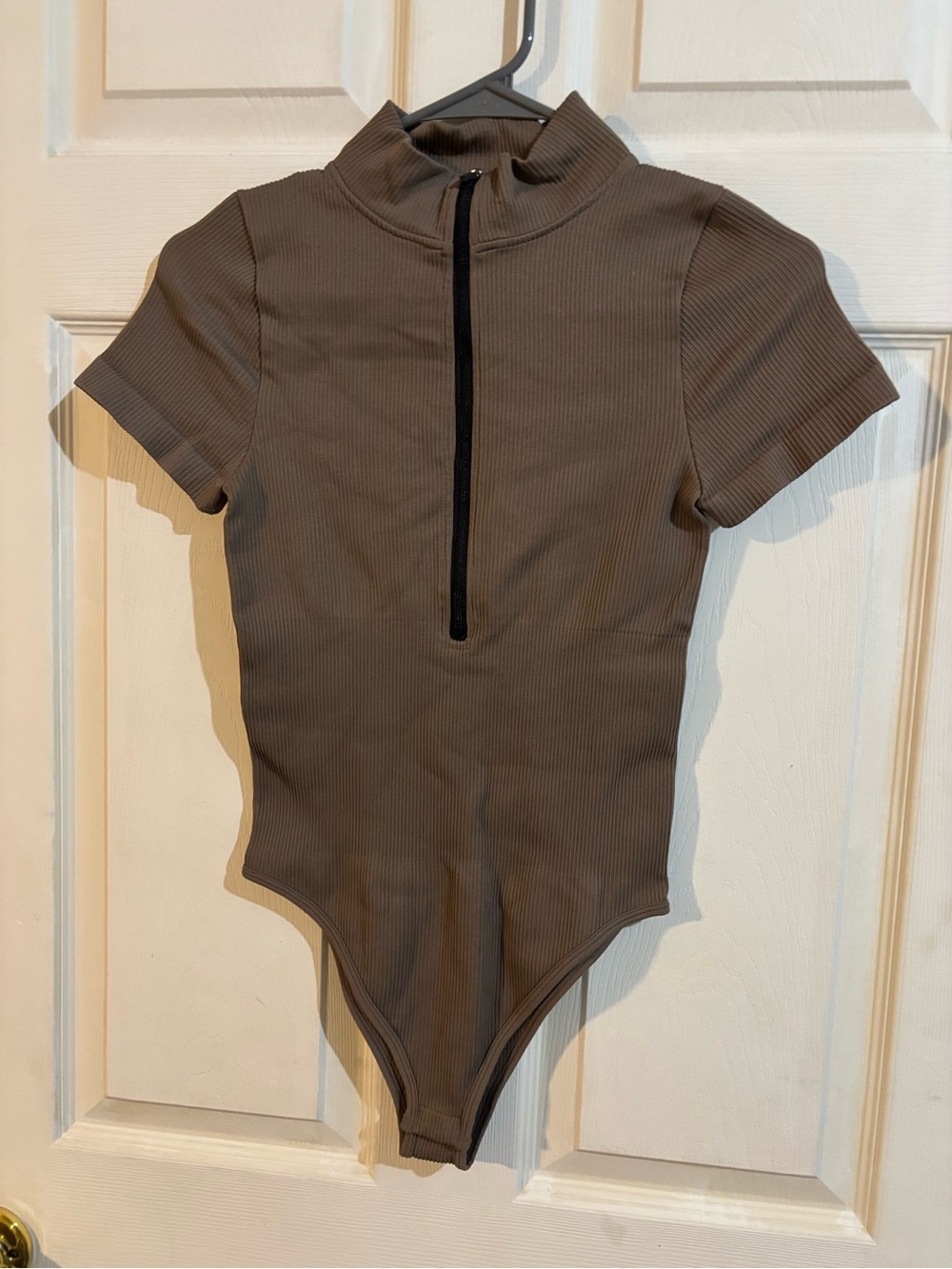 Ribbed Short-Sleeve Zip-Front Bodysuit in Taupe